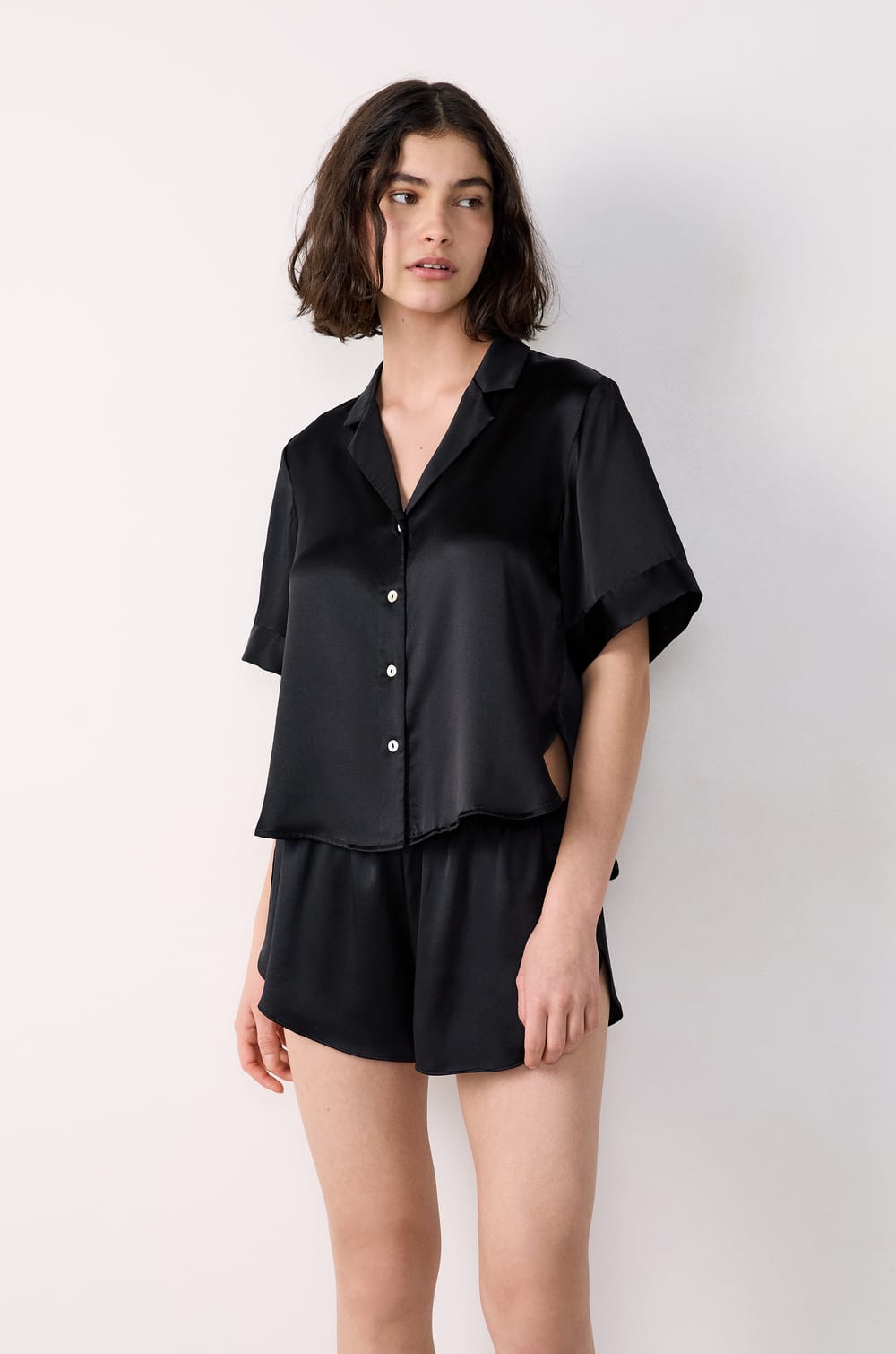 Short-sleeved silk pyjama shirt;${refinementColor}