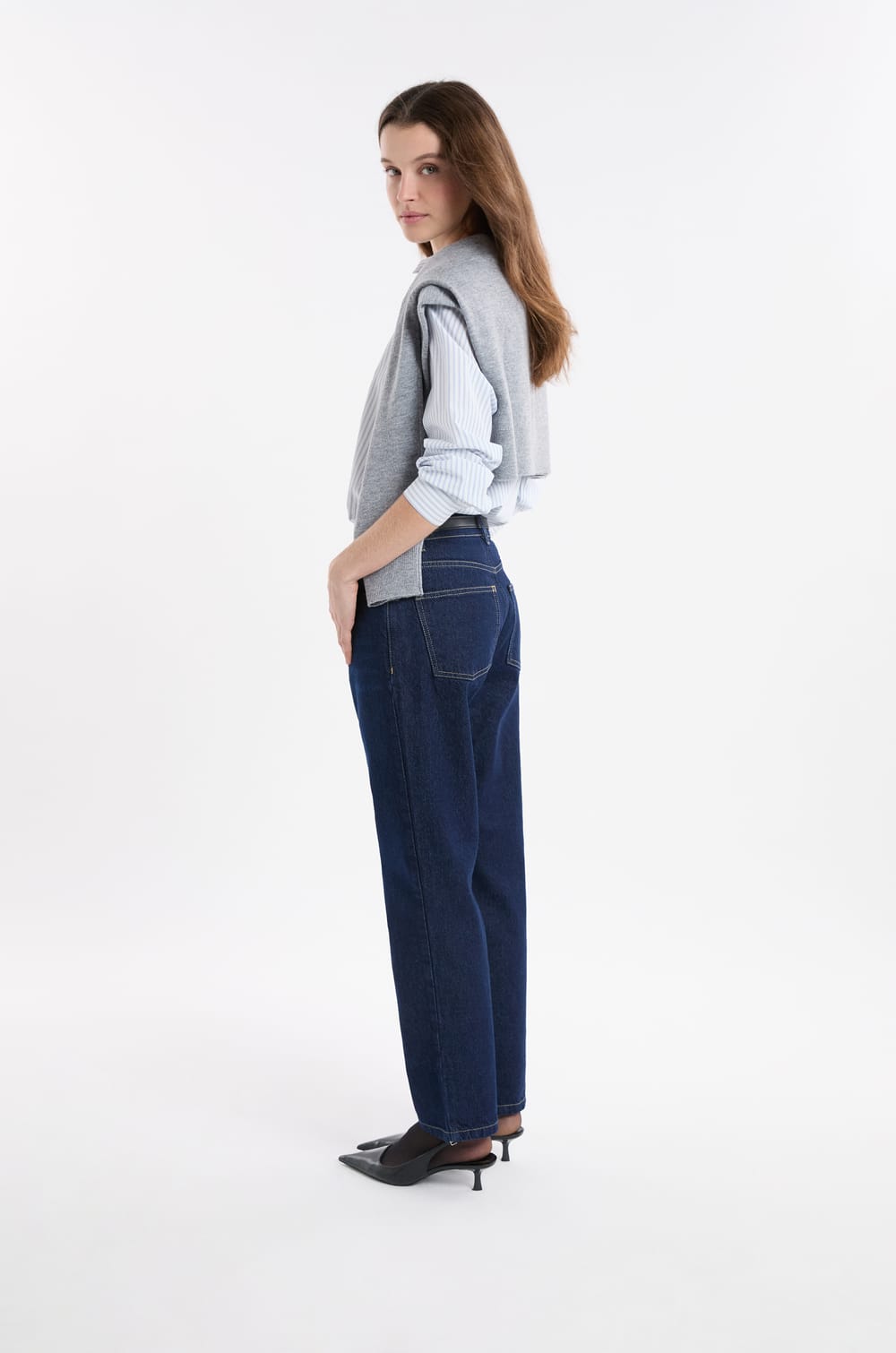 Vaqueros de corte recto;${refinementColor}