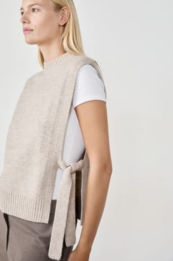 Pull sans manches;${refinementColor}