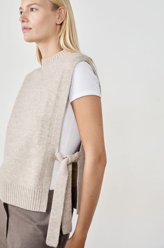 Pull sans manches;${refinementColor}