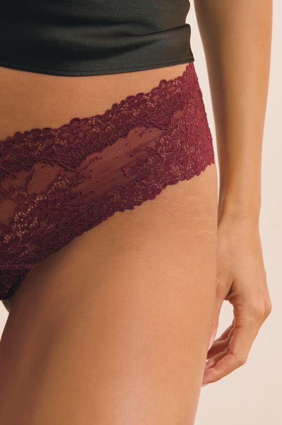 Shorty en dentelle;${refinementColor}
