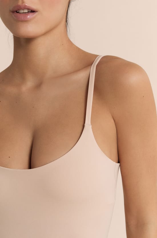 Body en microfibre avec brassi&egrave;re int&eacute;gr&eacute;e;${refinementColor}