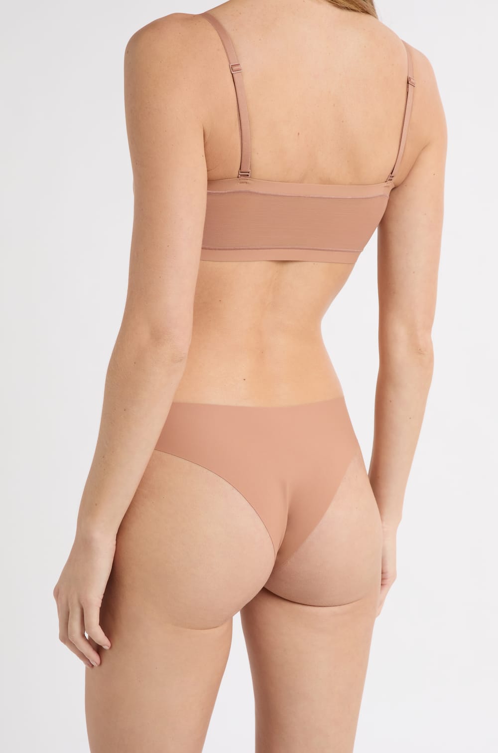 Tanga de corte alto en microfibra;${refinementColor}