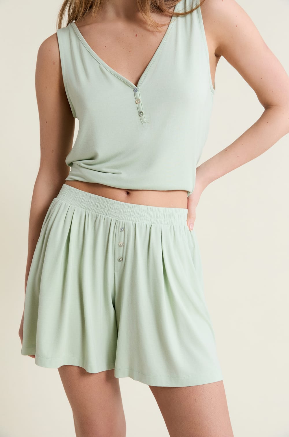 Pantal&oacute;n corto de pijama liso de modal;${refinementColor}