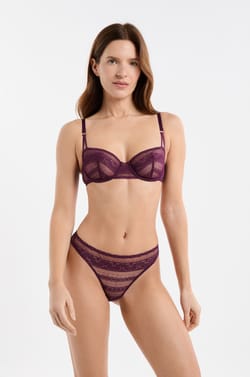 Tanga en dentelle;${refinementColor}