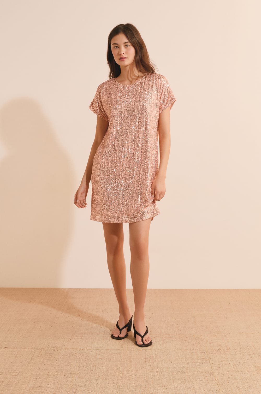 Robe courte &agrave; sequins;${refinementColor}