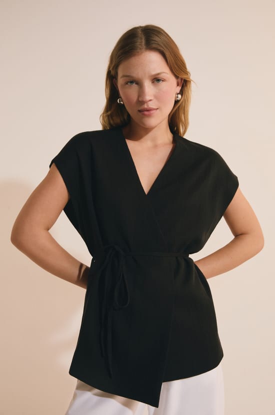 Veste kimono sans manches;${refinementColor}