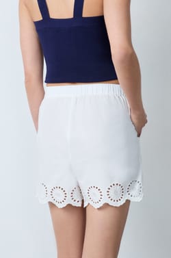 Short en coton broderie anglaise;${refinementColor}