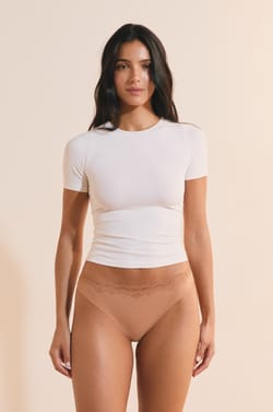 Tanga de microfibra con detalles de encaje;${refinementColor}