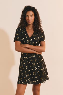 Robe courte col V &agrave; motifs;${refinementColor}