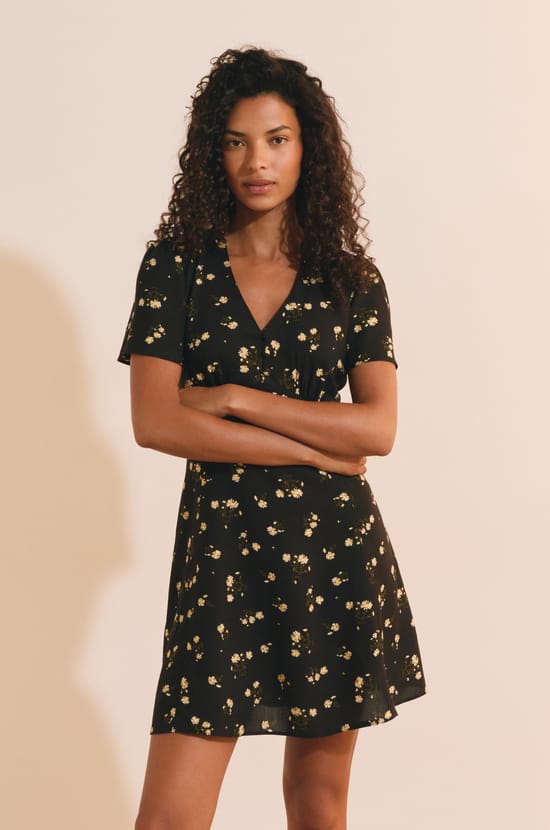 Robe courte col V &agrave; motifs;${refinementColor}