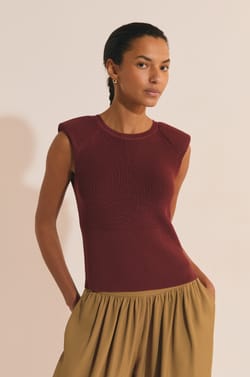 Pull sans manches en maille fine;${refinementColor}