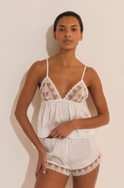 Caraco en satin avec broderie coeurs;${refinementColor}