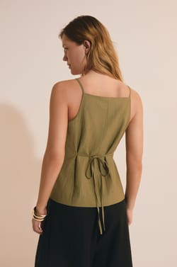 Top ajust&eacute; boutonn&eacute;;${refinementColor}