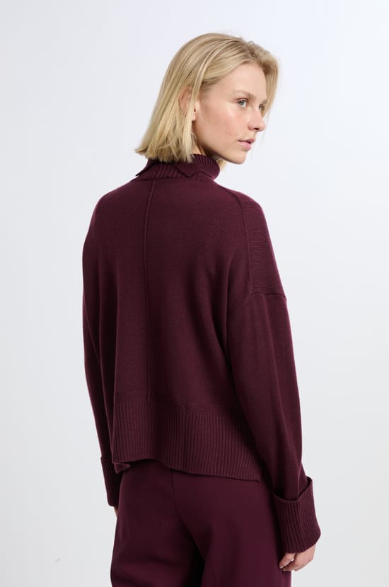 Sleeveless Sweater;${refinementColor}
