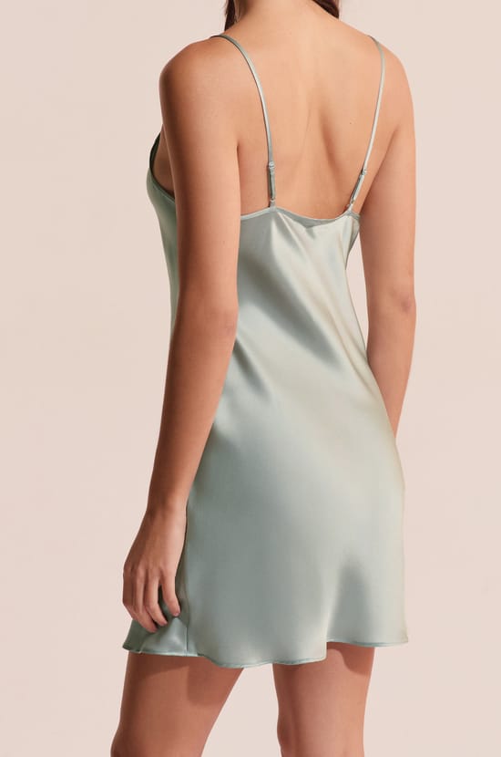 Camis&oacute;n corto de seda con detalles de encaje;${refinementColor}