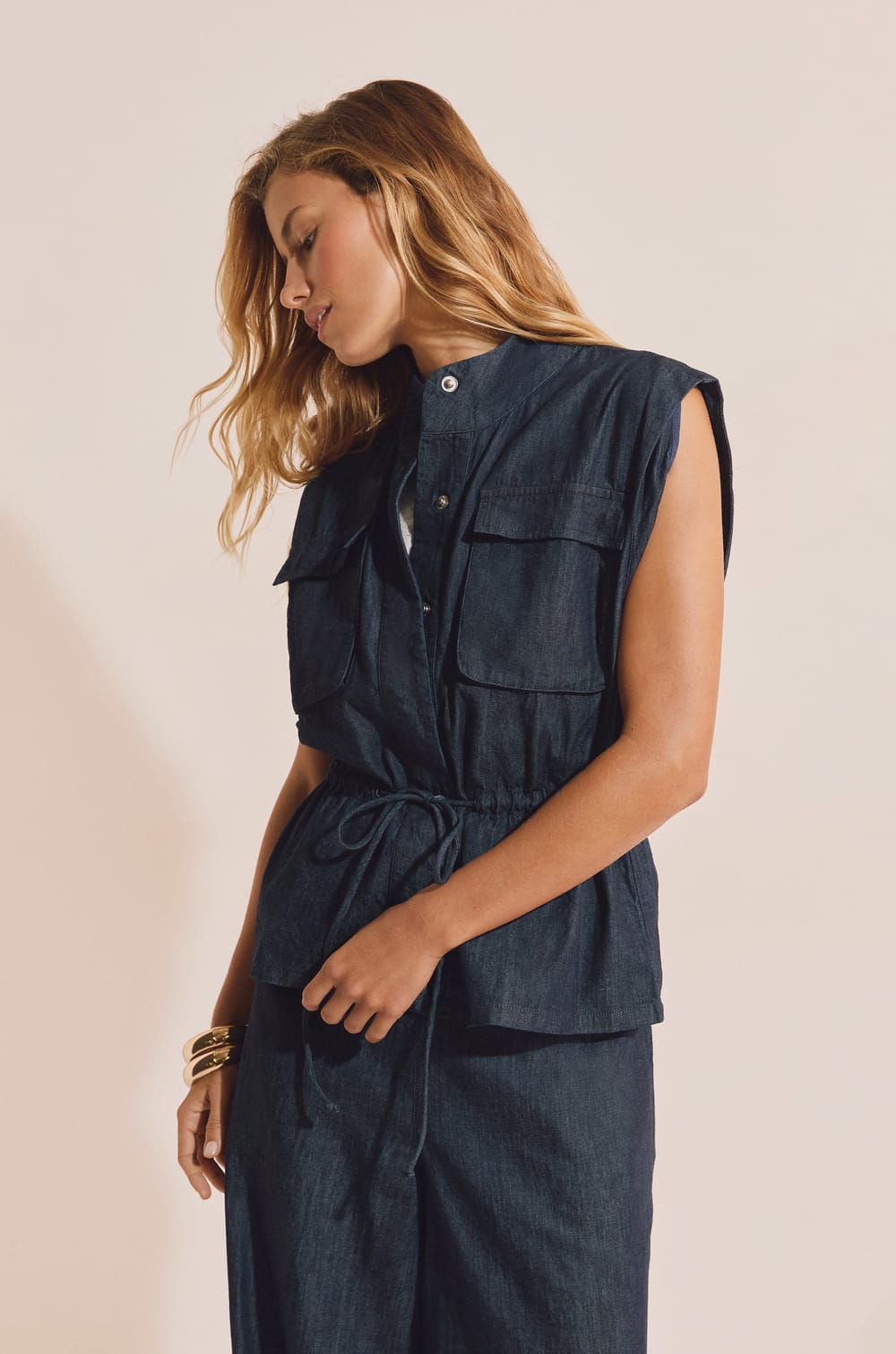 Veste sans manches &eacute;lastiqu&eacute;e en coton;${refinementColor}