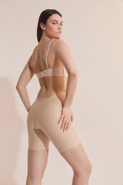 Kalhotky se speci&aacute;ln&iacute;m hlubok&yacute;m v&yacute;střihem na z&aacute;dech - siln&aacute; podpora;${refinementColor}