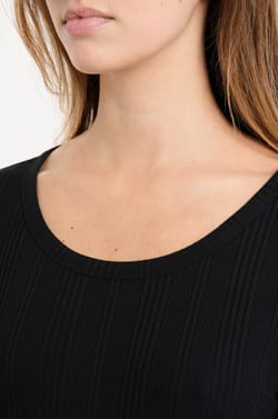 Long-sleeved T-shirt in ribbed cotton;${refinementColor}