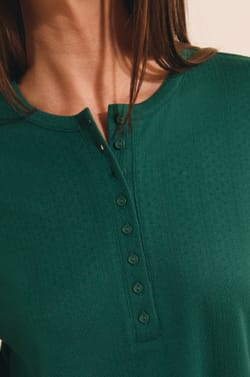 T-shirt manches longues avec boutons;${refinementColor}