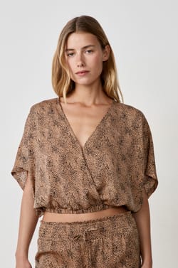 Short-sleeved satin top;${refinementColor}