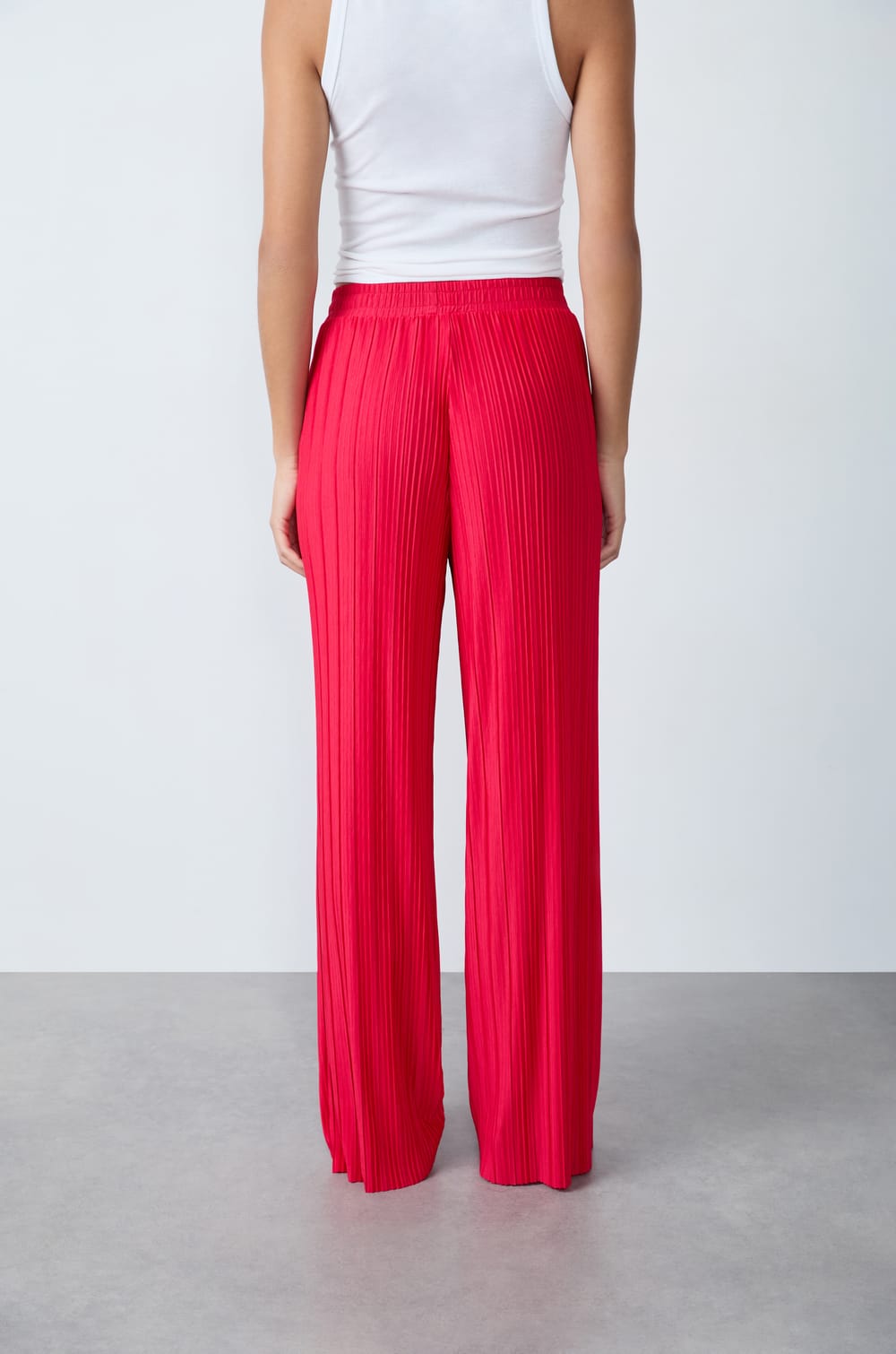 Pantalon fluide pliss&eacute;;${refinementColor}