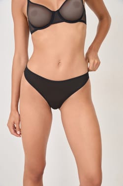 String transparent en tulle;${refinementColor}