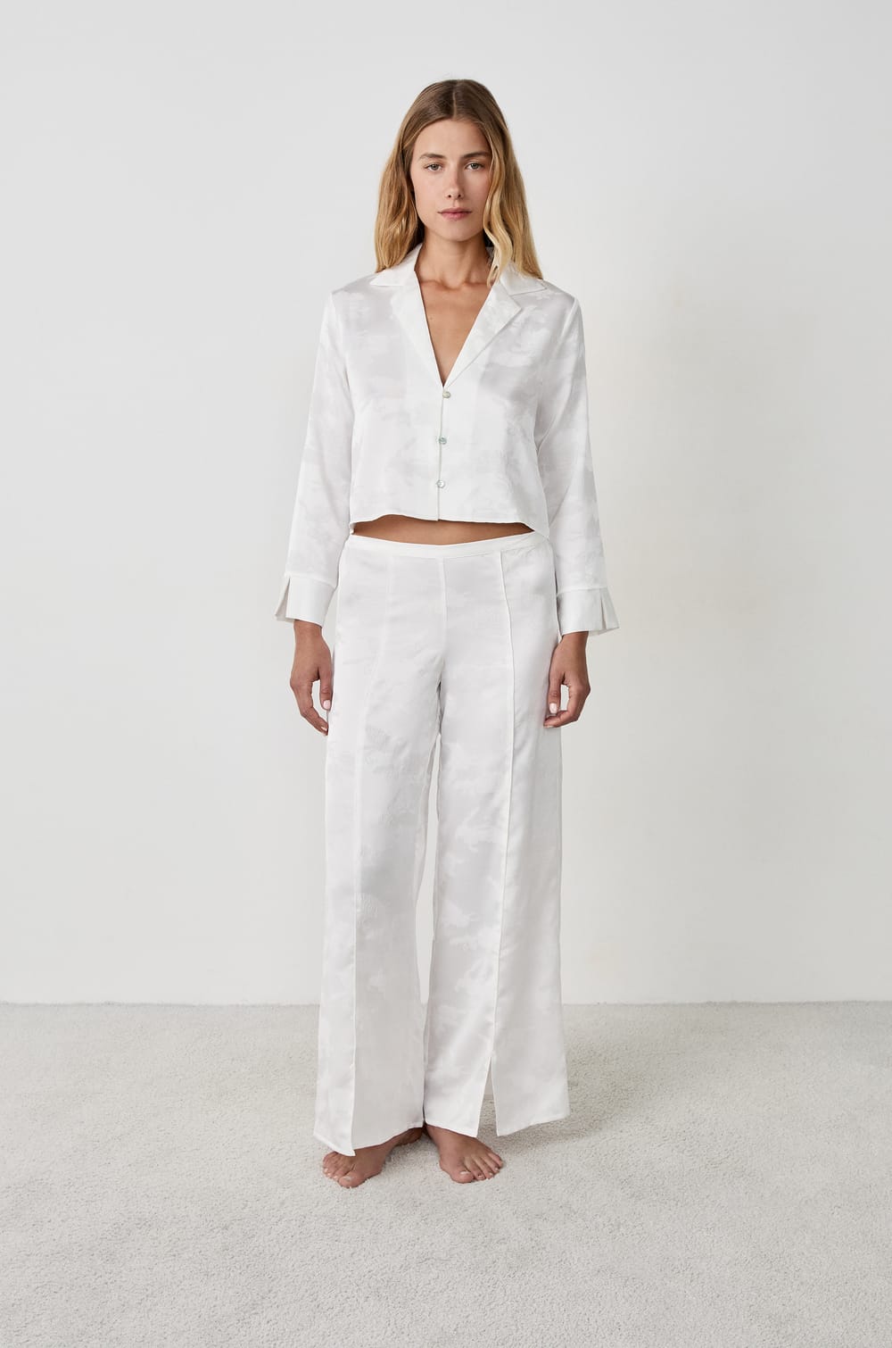 Pantalón satinado;${refinementColor}