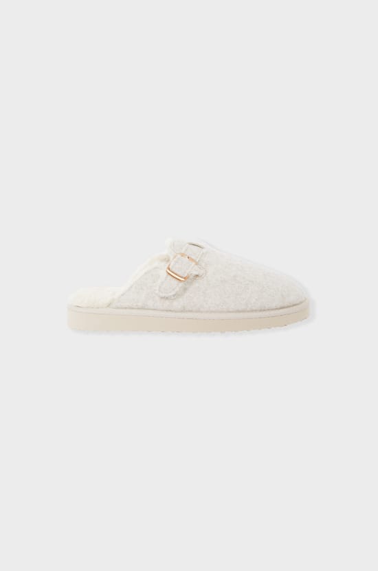 Chaussons mules avec fausse fourrure;${refinementColor}