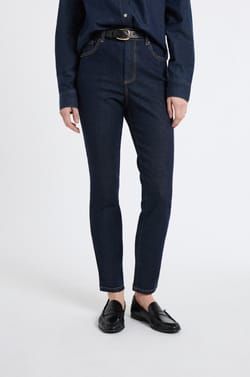 Jeans mit schlanker Passform;${refinementColor}