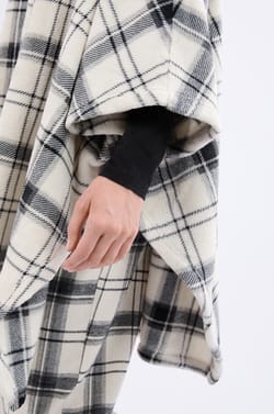 Poncho ohne Ärmel mit Fleece-Effekt;${refinementColor}