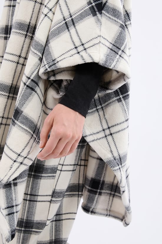 Poncho ohne Ärmel mit Fleece-Effekt;${refinementColor}