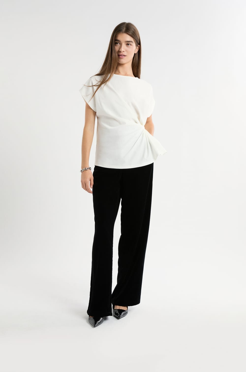 Short-sleeved knotted T-shirt;${refinementColor}