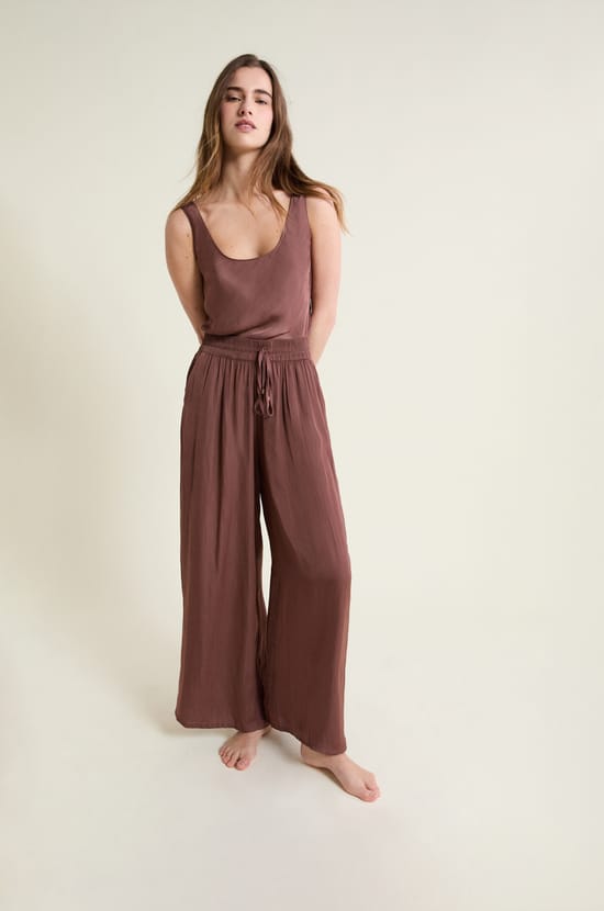 Pantalon satin&eacute; coupe large;${refinementColor}