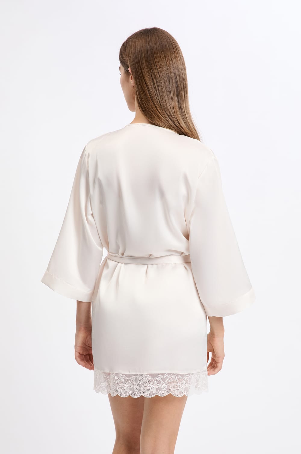 Desnudo satinado con detalles de encaje;${refinementColor}