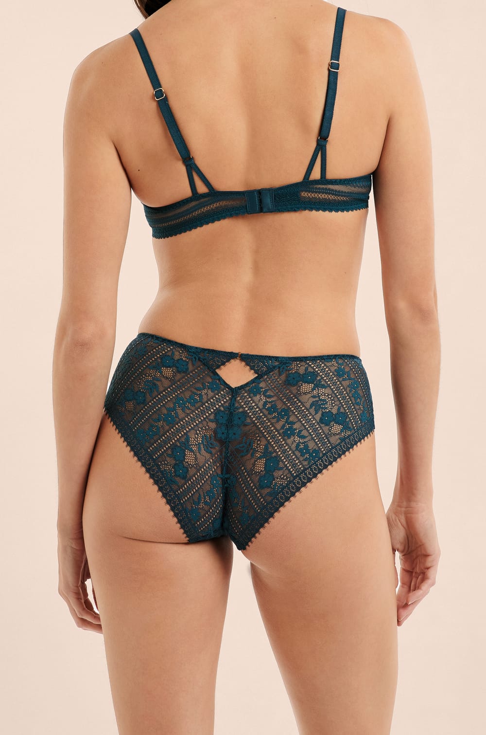 Shorty en dentelle;${refinementColor}