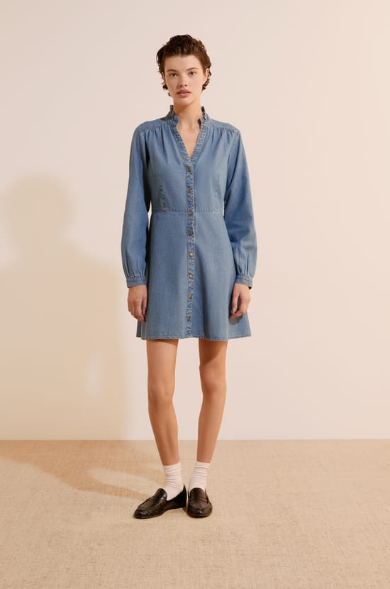 Robe courte &agrave; manches longues en jean;${refinementColor}