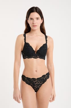 Tanga en dentelle;${refinementColor}