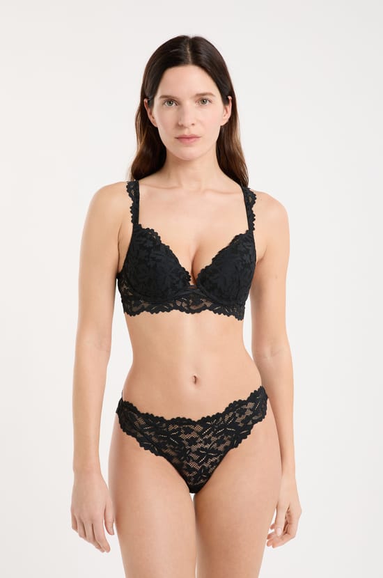 Tanga en dentelle;${refinementColor}