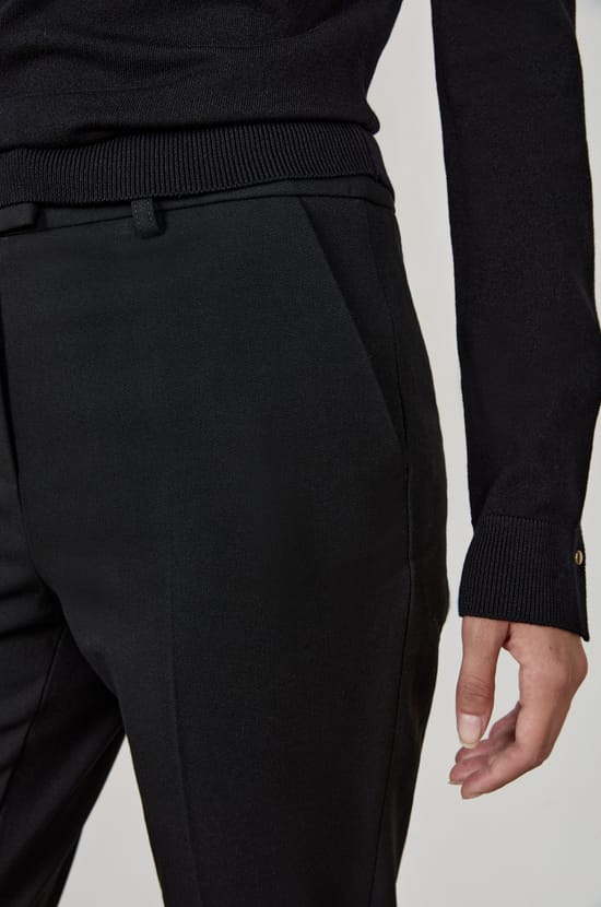 Trousers with a cigarette cut;${refinementColor}