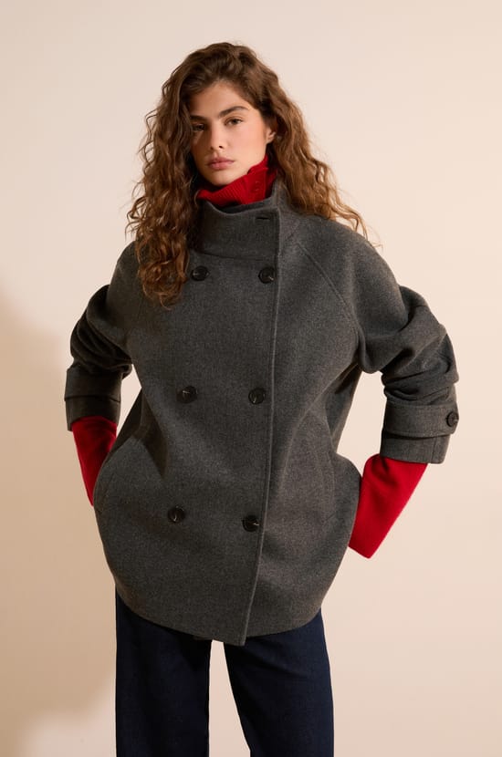 Manteau court col montant avec laine;${refinementColor}