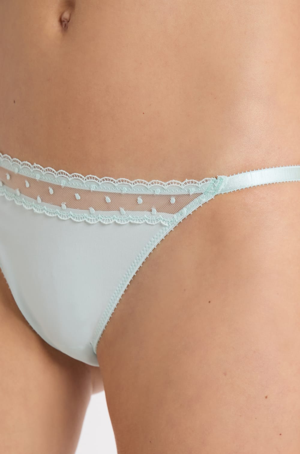 Embroidered Panties;${refinementColor}