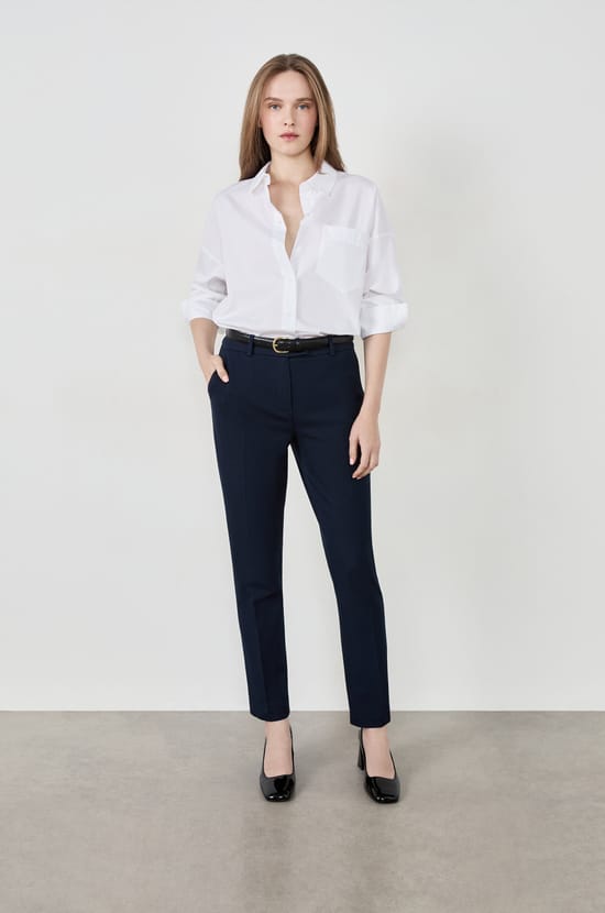 Pantalon coupe cigarette;${refinementColor}