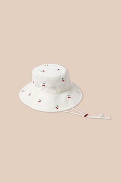 Chapeau &agrave; motifs cerises;${refinementColor}