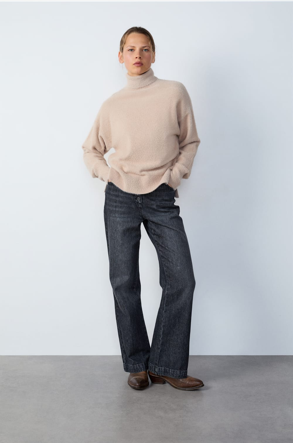 Turtleneck Sweater;${refinementColor}