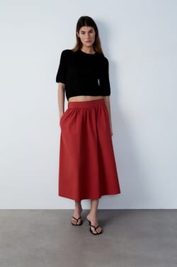 Fluid mid-length skirt with pockets;${refinementColor}