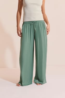 Pantalon de pyjama satin&eacute; coupe large;${refinementColor}