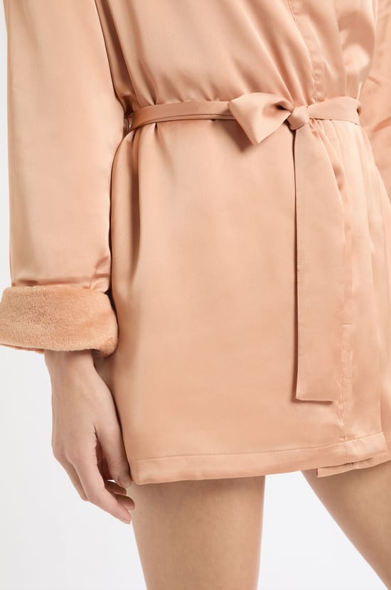 Deshabill&eacute; satin&eacute;;${refinementColor}