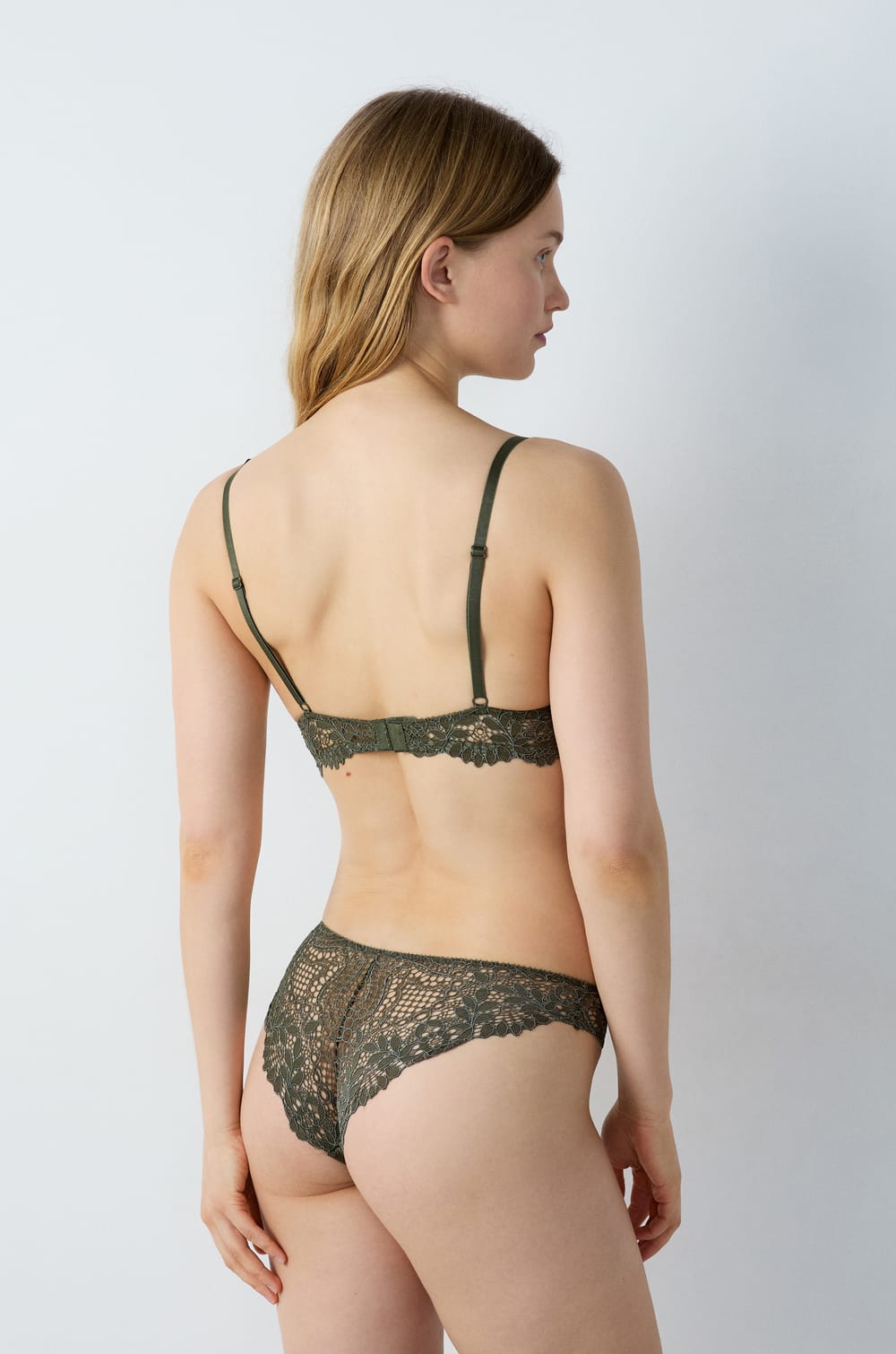 Bra No. 2 - Plunging Push-Up;${refinementColor}