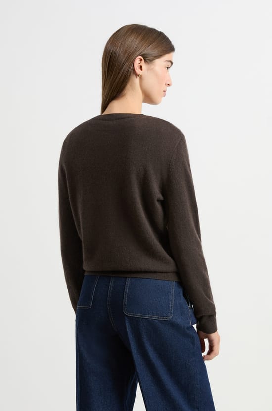 Round neck cashmere sweater;${refinementColor}